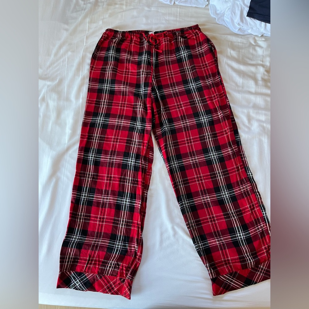 Victoria's Secret Size M Red Black Plaid Gold Metallic Flannel Cozy
